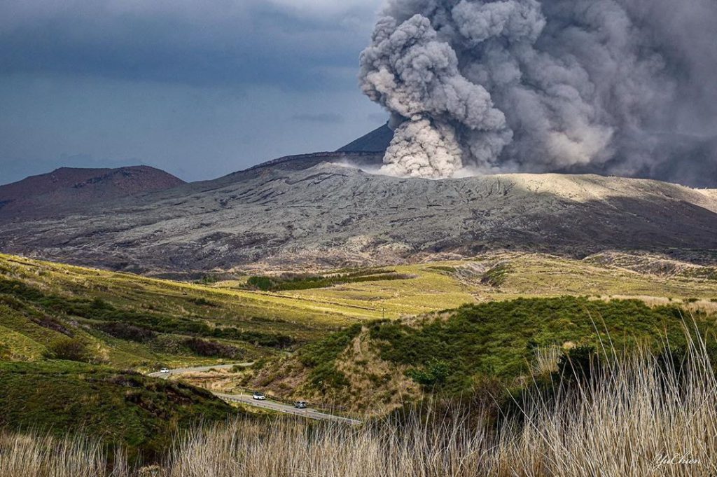 近距离欣赏世界最大火山口 】